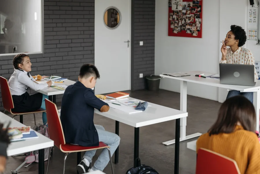 Mengatasi kejenuhan mengajar guru dengan metode gamifikasi — Gamifikasi Bukan Koin Ajaib: Atasi Jenuh Mengajar dengan Taktik Cerdas