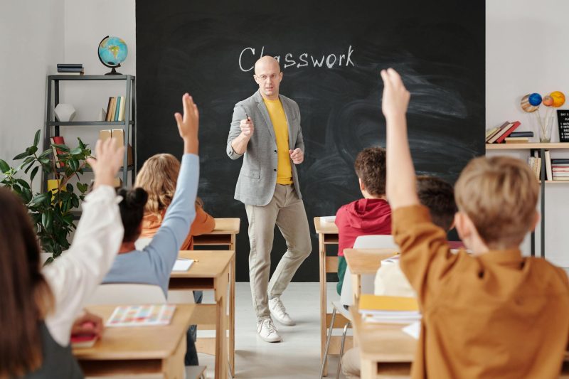 LMS untuk Sekolah? Jangan Dulu Anggap ‘Cuma Nambah Kerja Guru!’ Ini Fakta Mengejutkannya